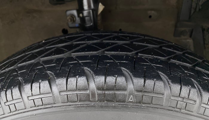2015 Maruti Swift VXI, Petrol, Manual, 55,482 km, Right Front Tyre Tread