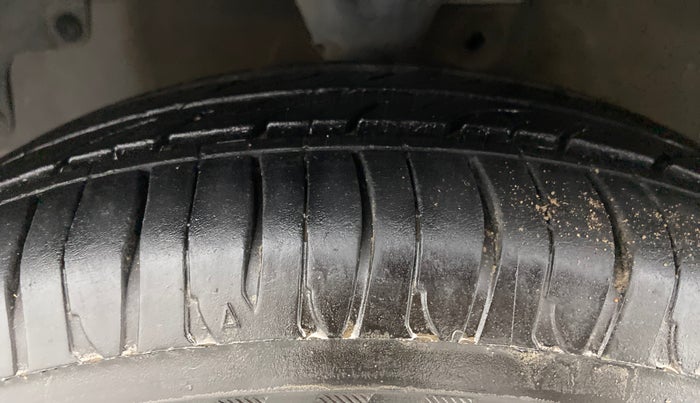 2017 Hyundai Eon MAGNA PLUS, Petrol, Manual, 59,953 km, Left Front Tyre Tread