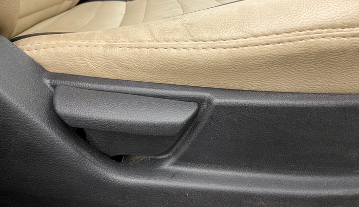 2017 Hyundai Eon MAGNA PLUS, Petrol, Manual, 59,953 km, Driver Side Adjustment Panel