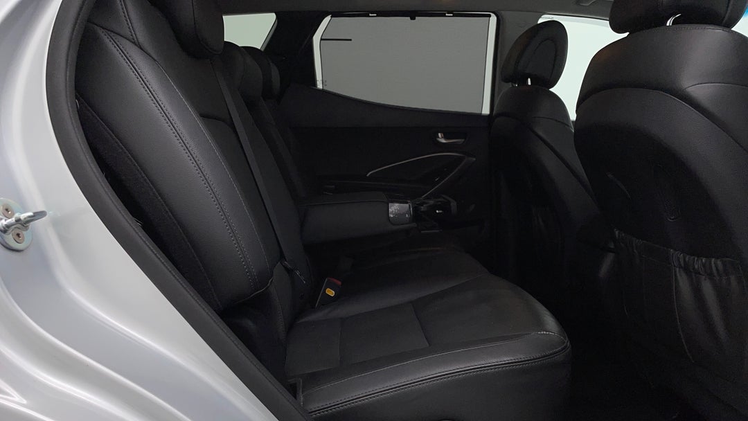 2016 Hyundai Santa Fe Highlander Crdi (4x4), Automatic, 60553 km, Right Side Rear Door Cabin View