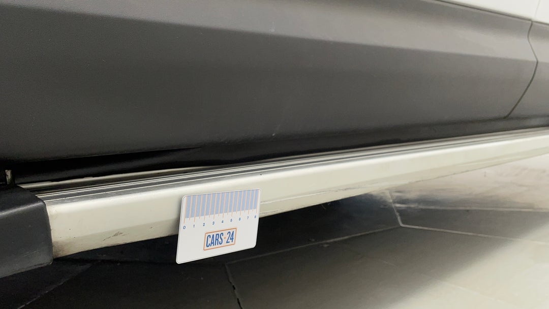 2016 Hyundai Santa Fe Highlander Crdi (4x4), Automatic, 60553 km, Door Sills Front LHS Scratch