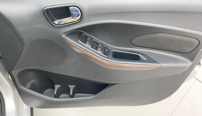 2018 Ford FREESTYLE TITANIUM 1.2 PETROL, Petrol, Manual, 64,425 km, Driver Side Door Panels Control