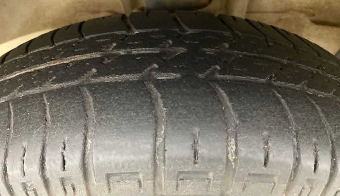 2017 Maruti Omni 5 STR, Petrol, Manual, 50,952 km, Left Front Tyre Tread
