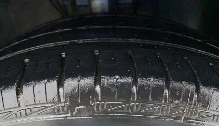 2020 Volkswagen Polo TRENDLINE 1.0L, Petrol, Manual, 52,149 km, Right Front Tyre Tread