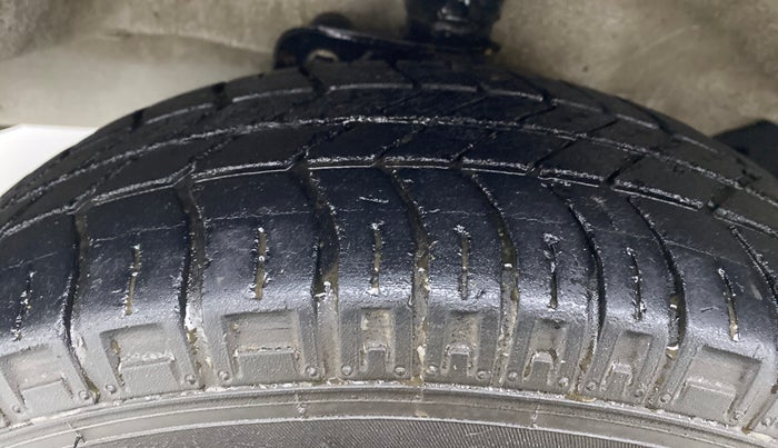 2017 Maruti Eeco 5 STR WITH AC PLUSHTR, Petrol, Manual, 33,740 km, Left Front Tyre Tread