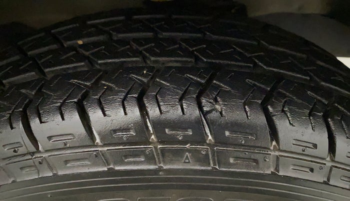 2015 Maruti Eeco 7 STR, Petrol, Manual, 14,204 km, Right Front Tyre Tread