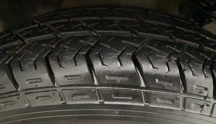 2015 Maruti Eeco 7 STR, Petrol, Manual, 14,204 km, Right Rear Tyre Tread