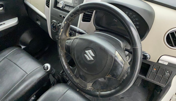 2013 Maruti Wagon R 1.0 LXI, Petrol, Manual, 98,385 km, Steering wheel - Steering cover is minor torn