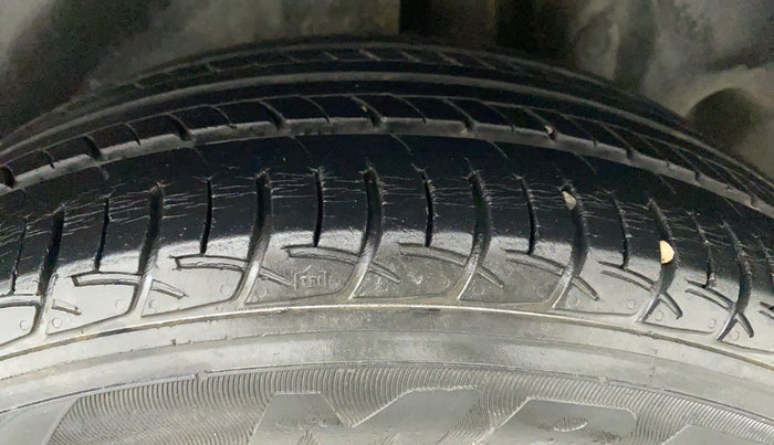 2013 Maruti Ertiga VXI CNG, CNG, Manual, 97,093 km, Left Rear Tyre Tread