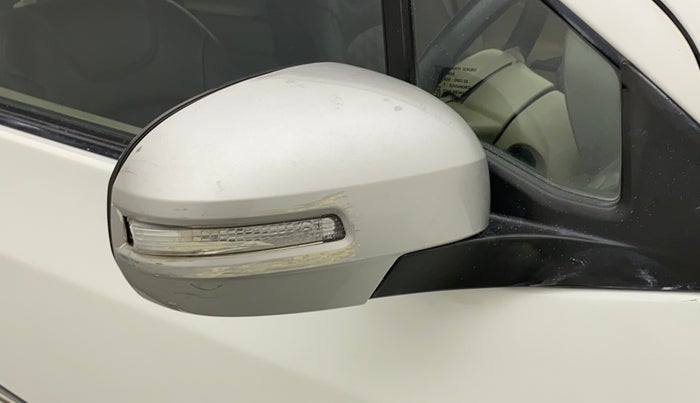 2013 Maruti Ertiga VXI CNG, CNG, Manual, 97,093 km, Right rear-view mirror - Indicator light has minor damage