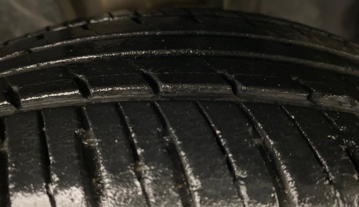 2017 Datsun Redi Go S, Petrol, Manual, 38,693 km, Right Front Tyre Tread