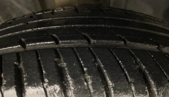 2017 Datsun Redi Go S, Petrol, Manual, 38,693 km, Right Rear Tyre Tread