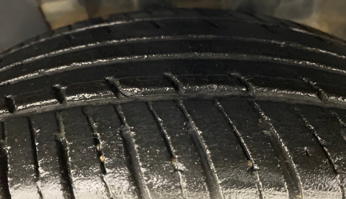 2017 Datsun Redi Go S, Petrol, Manual, 38,693 km, Left Front Tyre Tread