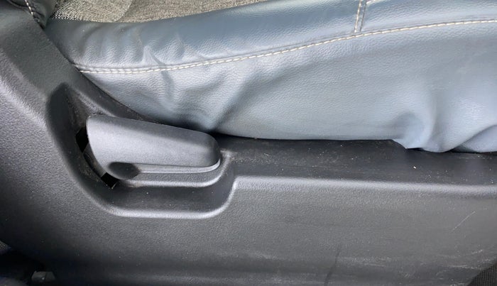 2015 Maruti Wagon R 1.0 VXI, Petrol, Manual, 32,869 km, Driver Side Adjustment Panel