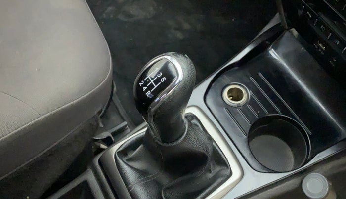 2015 Tata Zest XT PETROL, Petrol, Manual, 66,661 km, Gear lever - Knob cover torn