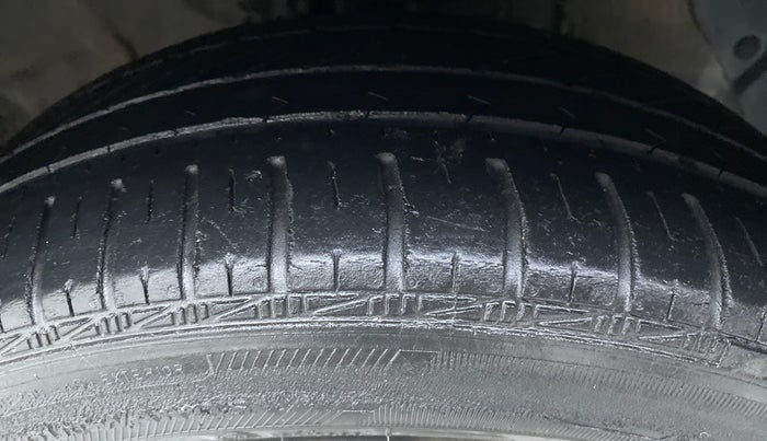 2016 Hyundai Grand i10 SPORTZ 1.2 KAPPA VTVT, Petrol, Manual, 46,697 km, Right Front Tyre Tread