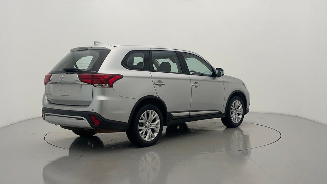 Right Back Diagonal (45- Degree) View