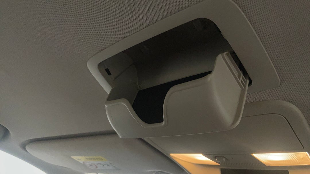 On-Roof Controls/Sunglass holder