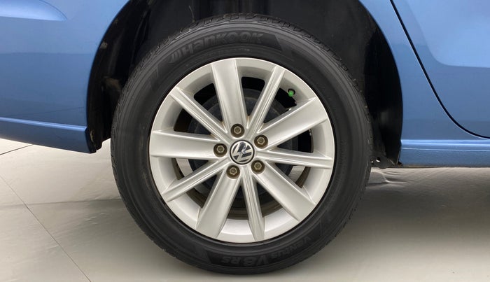 2017 Volkswagen Vento HIGHLINE 1.2 TSI AT, Petrol, Automatic, 26,711 km, Right Rear Wheel