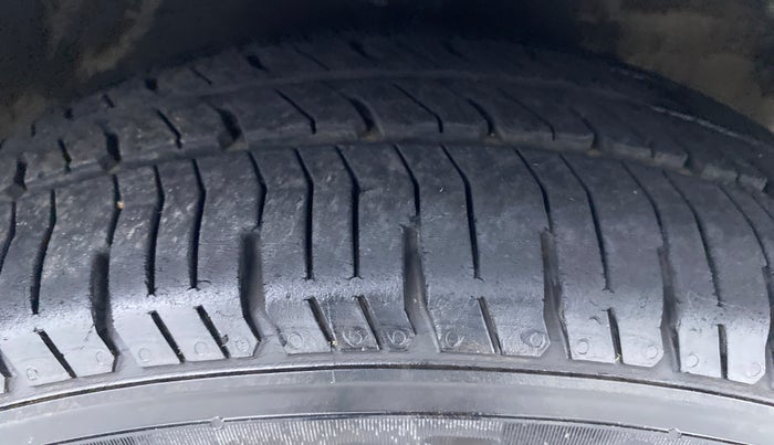 2011 Hyundai Santro Xing GL PLUS, CNG, Manual, Right Front Tyre Tread