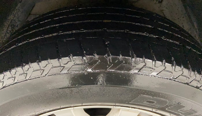 2017 Mahindra XUV500 W8 FWD, Diesel, Manual, 46,576 km, Left Front Tyre Tread