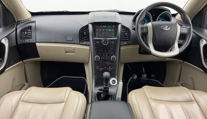 2017 Mahindra XUV500 W8 FWD, Diesel, Manual, 46,576 km, Dashboard View