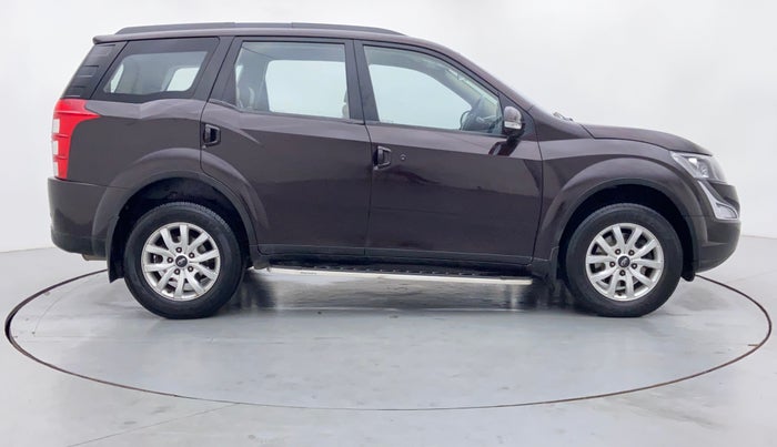 2017 Mahindra XUV500 W8 FWD, Diesel, Manual, 46,576 km, Right Side View