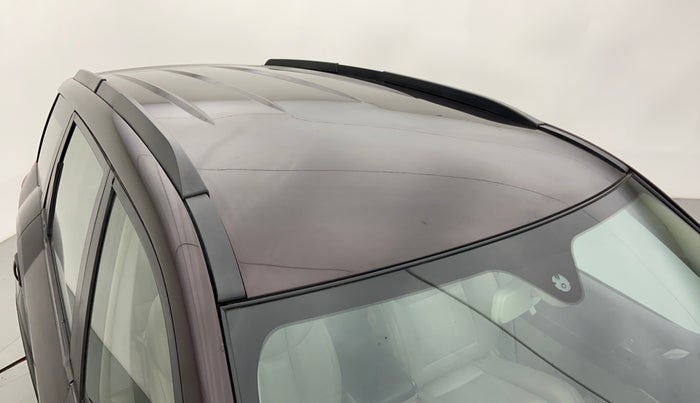 2017 Mahindra XUV500 W8 FWD, Diesel, Manual, 46,576 km, Roof/Sunroof view