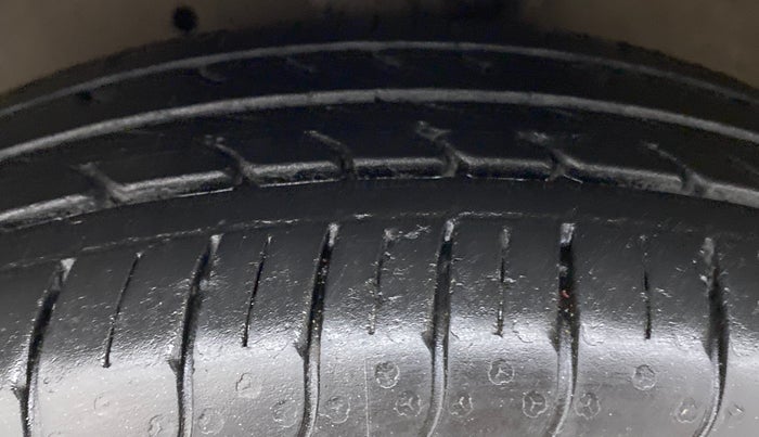 2014 Maruti Celerio ZXI D, Petrol, Manual, 85,535 km, Left Front Tyre Tread