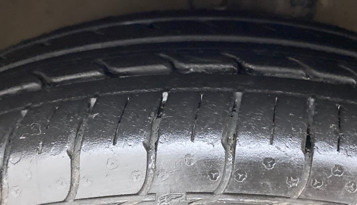 2014 Maruti Celerio ZXI D, Petrol, Manual, 85,535 km, Right Front Tyre Tread