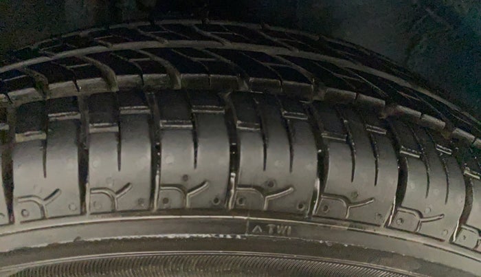 2016 Maruti Alto 800 LXI, Petrol, Manual, 45,935 km, Right Front Tyre Tread