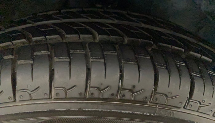 2016 Maruti Alto 800 LXI, Petrol, Manual, 45,935 km, Left Front Tyre Tread