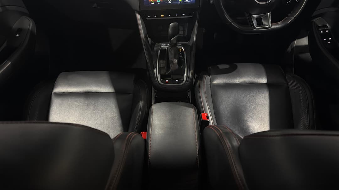 2020 MG Zst Excite, Automatic, 82249 km, Center Console