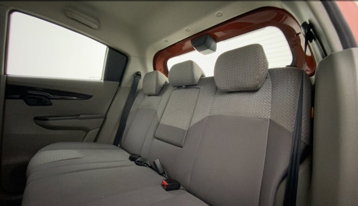 2017 Mahindra Kuv100 K6 PLUS D 6 STR, Diesel, Manual, 1,23,152 km, Right Side Rear Door Cabin