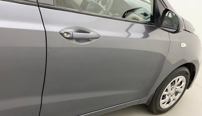 2018 Hyundai Grand i10 MAGNA AT 1.2 KAPPA VTVT, Petrol, Automatic, 40,561 km, Driver-side door - Paint has faded