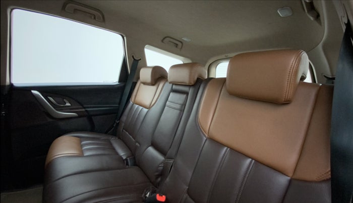 2014 Mahindra XUV500 W6, Diesel, Manual, 92,368 km, Right Side Rear Door Cabin