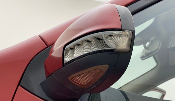 2014 Mahindra XUV500 W6, Diesel, Manual, 92,368 km, Left rear-view mirror - Indicator light has minor damage