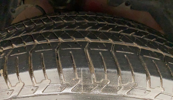 2014 Mahindra XUV500 W6, Diesel, Manual, 92,368 km, Right Front Tyre Tread