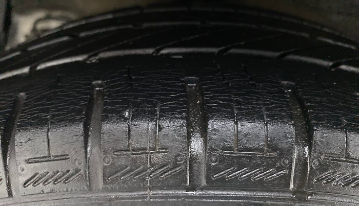 2014 Hyundai Xcent SX 1.2 OPT, Petrol, Manual, 17,724 km, Right Rear Tyre Tread