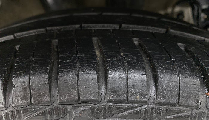 2014 Hyundai Xcent SX 1.2 OPT, Petrol, Manual, 17,724 km, Left Rear Tyre Tread