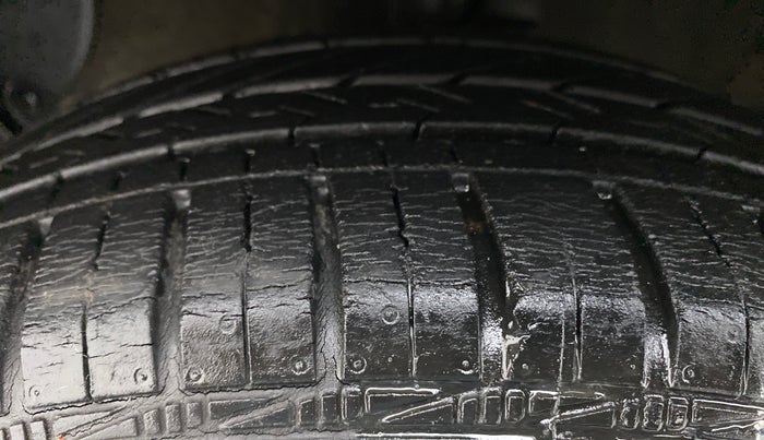 2014 Hyundai Xcent SX 1.2 OPT, Petrol, Manual, 17,724 km, Left Front Tyre Tread