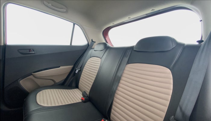2016 Hyundai Grand i10 Magna 1.2 AT  VTVT, Petrol, Automatic, 75,800 km, Right Side Rear Door Cabin