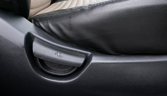 2016 Hyundai Grand i10 Magna 1.2 AT  VTVT, Petrol, Automatic, 75,800 km, Driver Side Adjustment Panel