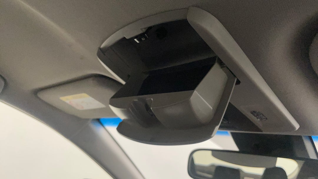 On-Roof Controls/Sunglass holder