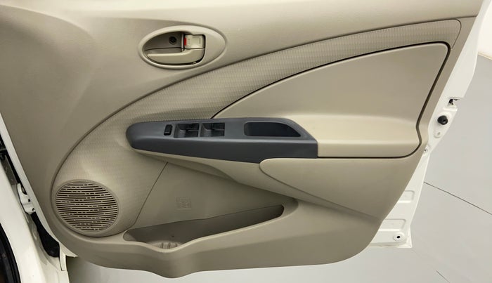 2014 Toyota Etios GD, Diesel, Manual, 1,35,034 km, Driver Side Door Panels Control