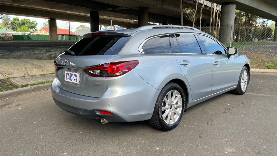 Right Back Diagonal (45- Degree) View