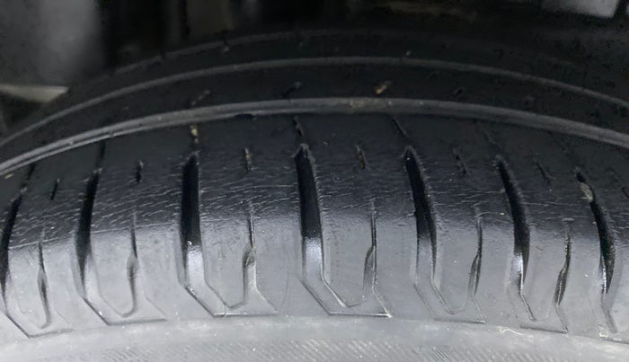 2018 Maruti Dzire ZXI, Petrol, Manual, 33,047 km, Right Rear Tyre Tread