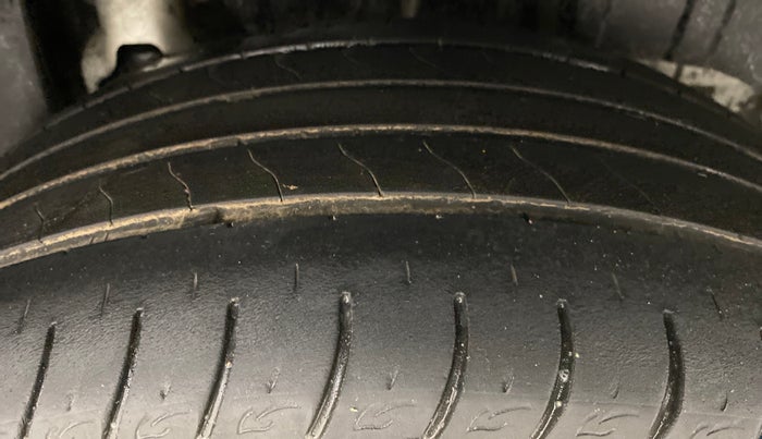 2020 Mahindra XUV300 1.2 W8 OPT, Petrol, Manual, 26,776 km, Left Rear Tyre Tread