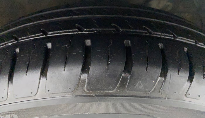 2018 Maruti Dzire VXI, Petrol, Manual, 30,539 km, Right Front Tyre Tread