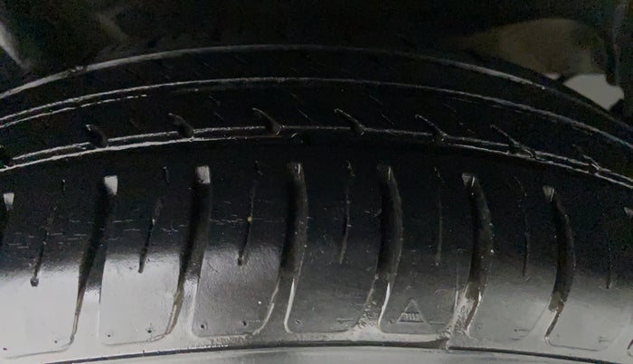 2018 Maruti Dzire VXI, Petrol, Manual, 30,539 km, Right Rear Tyre Tread